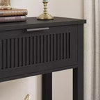 Tavolo Consolle Scanalato da 43" con 2 Cassetti Color Legno Chiaro, Tavolo da Divano in Legno a 2 Ripiani per Ingresso