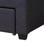 Letto matrimoniale con base a piattaforma in tessuto e legno, e cassetti contenitore